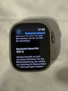 Die Uhr ist wie Neu und hat zudem noch 100% Batterie Kapazität. Die beiden Armbänder sind ebenfal